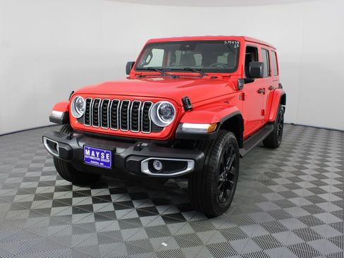 Used 2025 Jeep Wrangler Unlimited Sahara AWD/4WD image 20