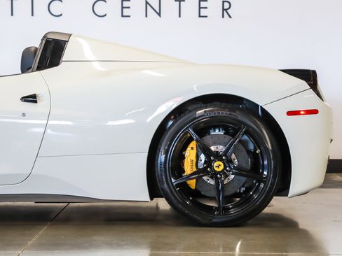 Used 2013 Ferrari 458 Spider RWD image 18