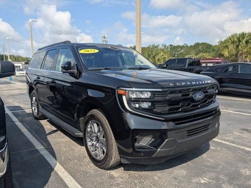Used 2025 Ford Expedition Max Active AWD/4WD image 3