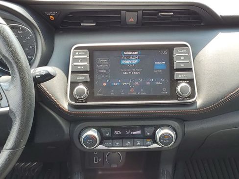 Used 2019 Nissan Kicks SR w/ SR Premium Package FWD image 23