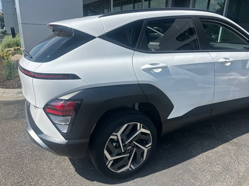 Used 2026 Hyundai Kona SEL Premium AWD/4WD image 12