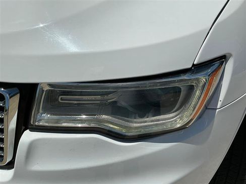 Used 2018 Jeep Grand Cherokee Overland AWD/4WD image 18