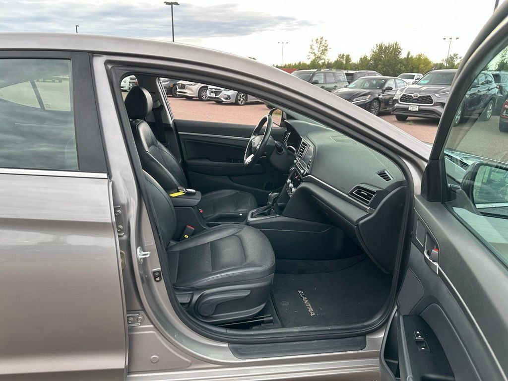 Used 2020 Hyundai Elantra Limited w/ Cargo Package (C1) FWD image 27