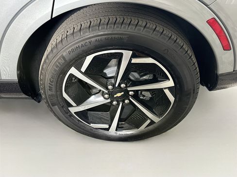 Used 2025 Chevrolet Equinox EV LT FWD image 11