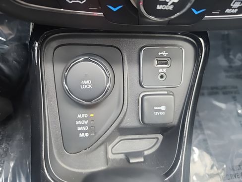 Used 2018 Jeep Compass Limited image 20