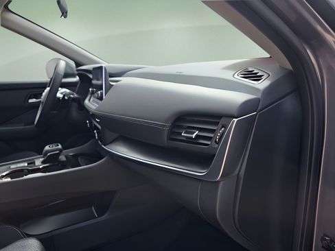 Certified 2026 Nissan Rogue SV AWD/4WD image 12