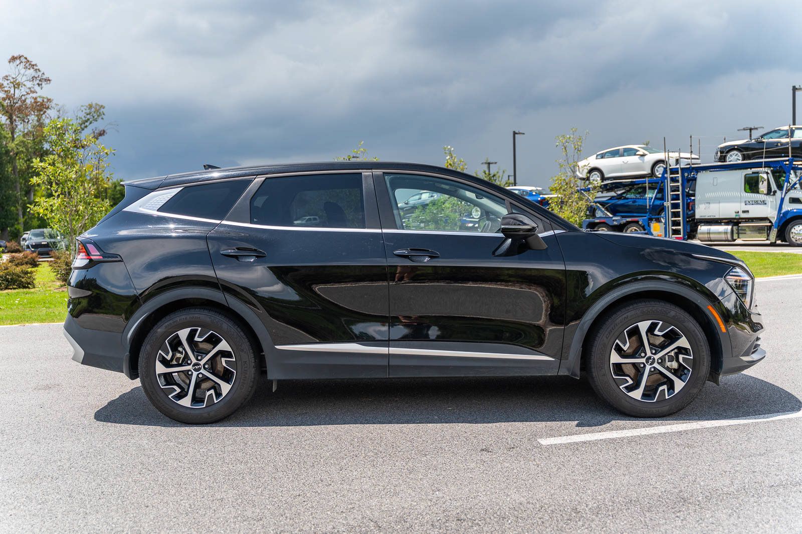Used 2025 Kia Sportage EX FWD image 8