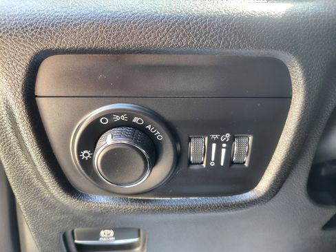 Certified 2025 Jeep Grand Cherokee Altitude image 30