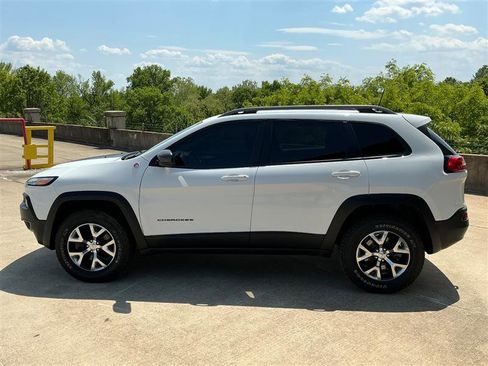 Used 2017 Jeep Cherokee Trailhawk w/ Cold Weather Group image 3