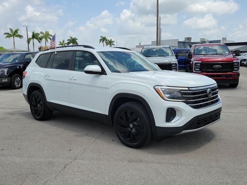 Used 2025 Volkswagen Atlas SE AWD/4WD image 3