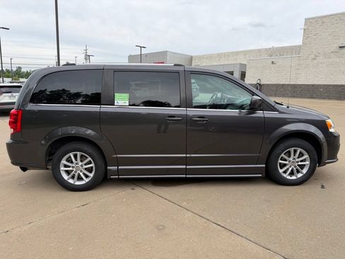 Used 2019 Dodge Grand Caravan SXT FWD image 6