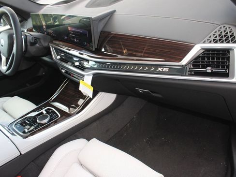 Used 2026 BMW X5 xDrive50e AWD/4WD image 35