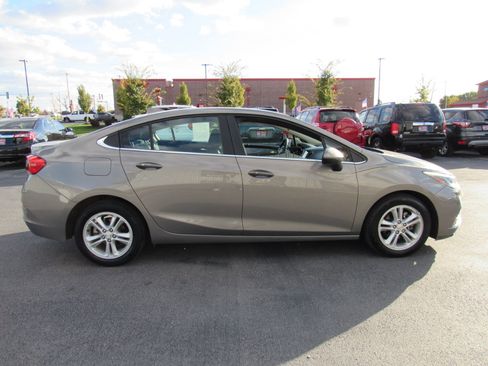 Used 2018 Chevrolet Cruze LT w/ Convenience Package image 6