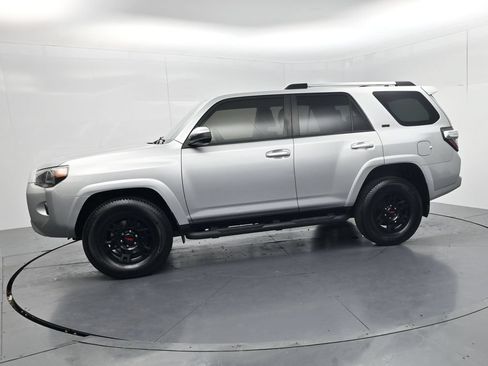 Used 2023 Toyota 4Runner SR5 AWD/4WD image 4