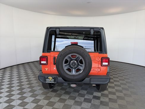 Used 2023 Jeep Wrangler Unlimited Sport AWD/4WD image 9