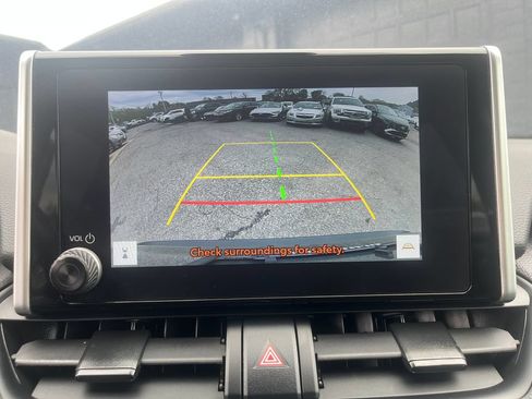 Used 2025 Toyota RAV4 XLE AWD/4WD image 35