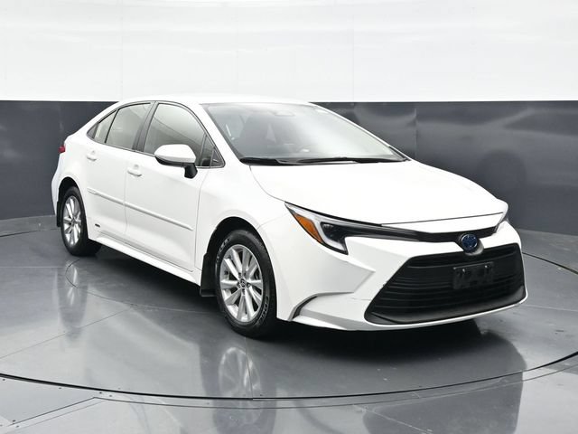 Used 2024 Toyota Corolla LE w/ LE Convenience Package AWD/4WD image 4