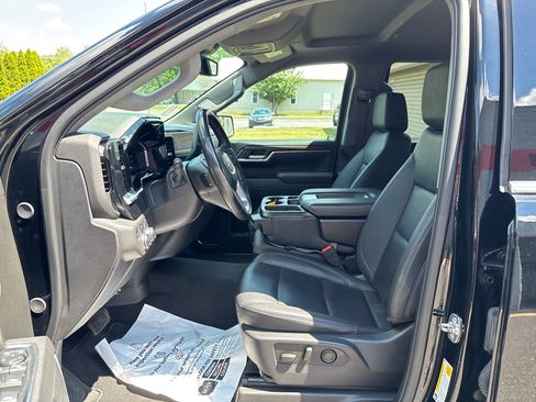 Used 2025 GMC Sierra 1500 SLT AWD/4WD image 12