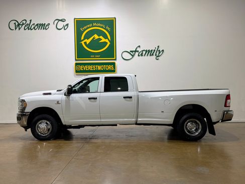 Used 2024 RAM 3500 Tradesman w/ Chrome Appearance Group image 5