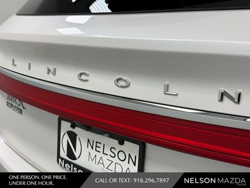 Used 2018 Lincoln MKX Reserve w/ Driver Assistance Package FWD image 16