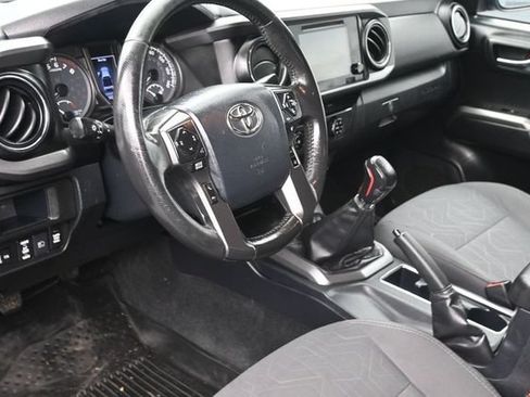 Used 2019 Toyota Tacoma TRD Sport AWD/4WD image 9