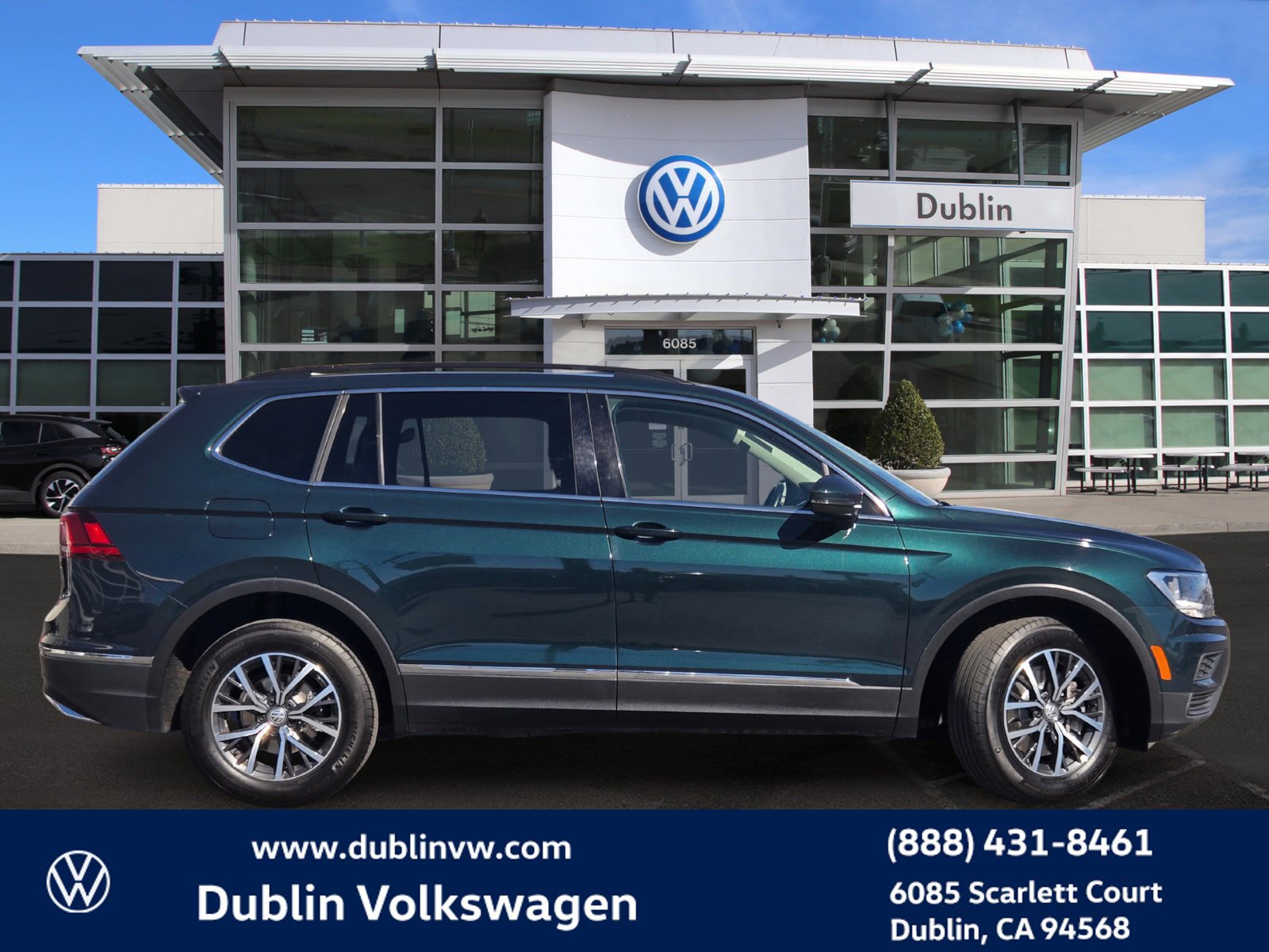 Used 2018 Volkswagen Tiguan SE w/ 3rd Row Seat Package AWD/4WD image 3