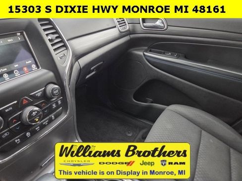 Used 2019 Jeep Grand Cherokee Laredo image 11