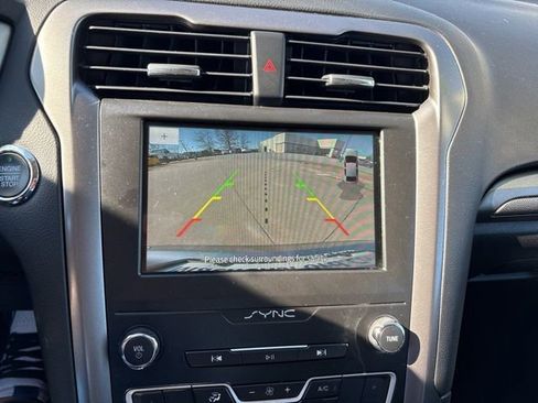 Used 2020 Ford Fusion SE image 23