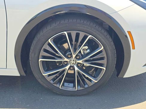 Certified 2026 Toyota Prius XLE FWD image 9