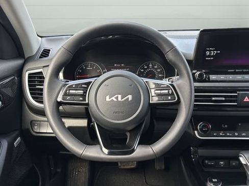 Used 2023 Kia Seltos SX w/ SX Sunroof Package AWD/4WD image 13