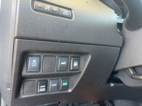 Used 2018 Nissan Rogue SV AWD/4WD image 20