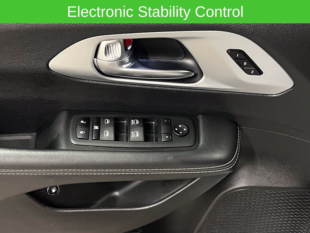 Used 2024 Chrysler Pacifica Limited FWD image 18