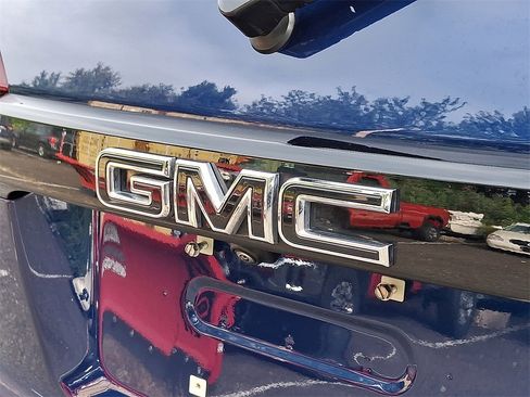 Certified 2023 GMC Acadia SLE w/ Driver Convenience Package image 31