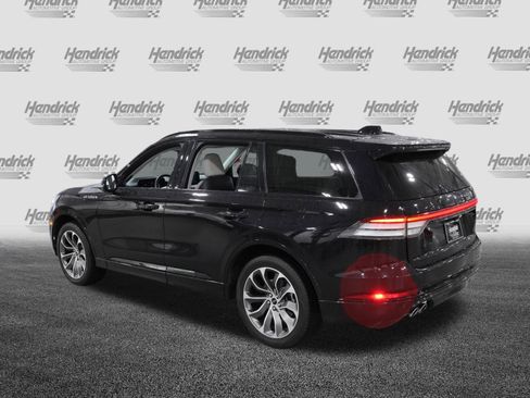 Used 2025 Lincoln Aviator AWD w/ Jet Appearance Package image 7