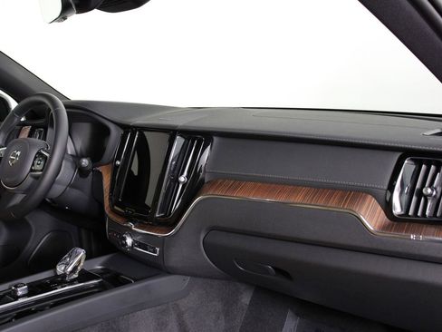 Certified 2023 Volvo XC60 B5 Ultimate w/ Climate Package image 22