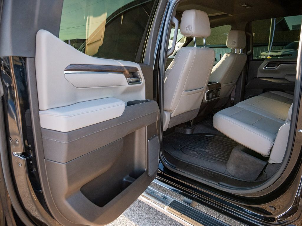 Used 2025 GMC Sierra 1500 SLT w/ SLT Premium Package AWD/4WD image 28