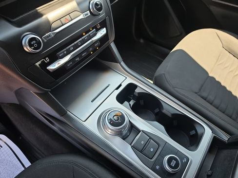 Used 2020 Ford Explorer XLT AWD/4WD image 20