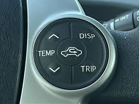 Used 2015 Toyota Prius Three image 18