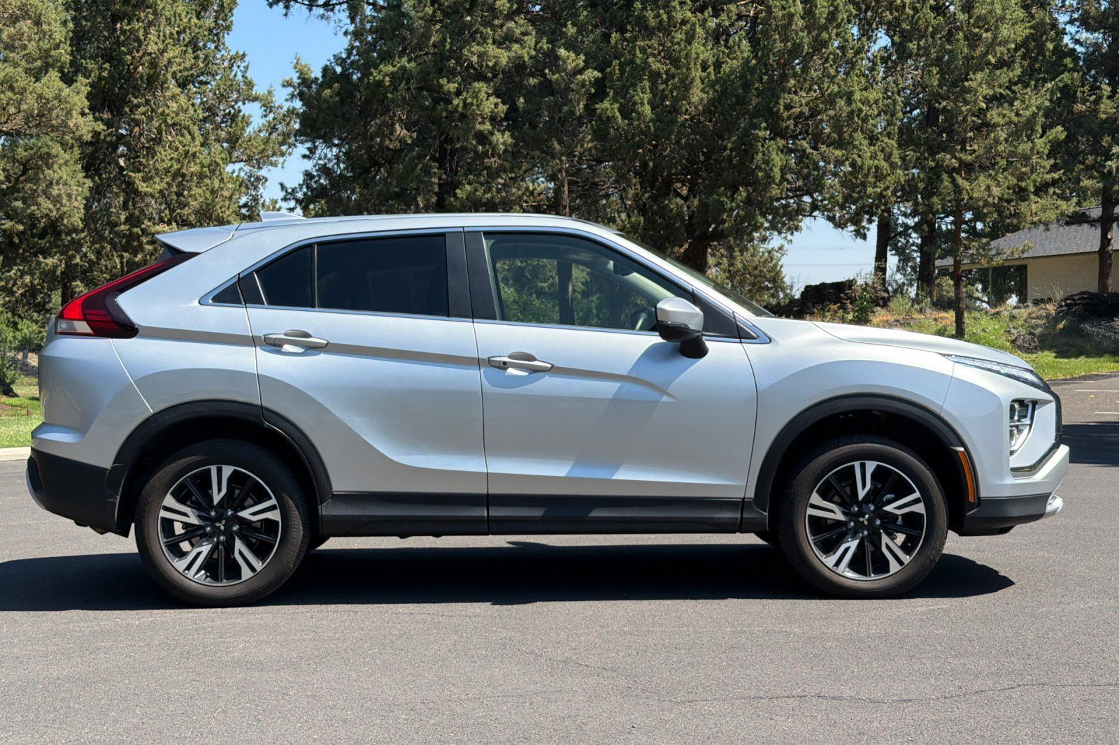 Used 2025 Mitsubishi Eclipse Cross SE AWD/4WD image 3