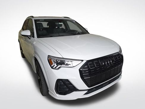 Used 2023 Audi Q3 2.0T Premium Plus w/ Premium Plus Package image 2