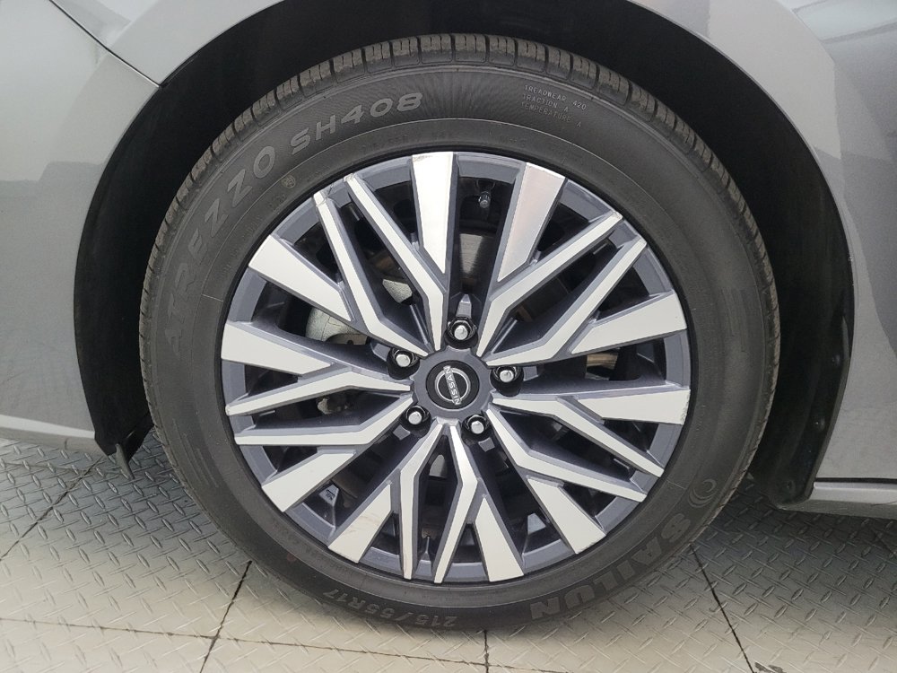 Used 2024 Nissan Altima 2.5 SV FWD image 31