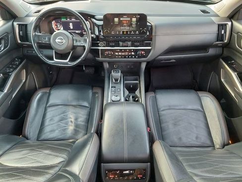 Used 2022 Nissan Pathfinder Platinum w/ Lighting Package (N92) image 3