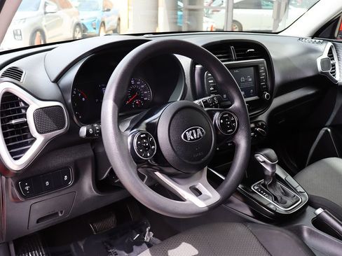 Used 2020 Kia Soul LX FWD image 39