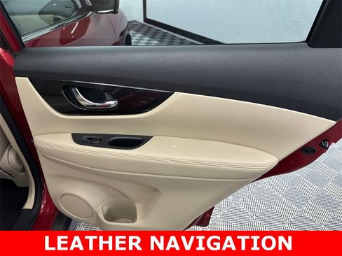 Used 2017 Nissan Rogue SL image 18