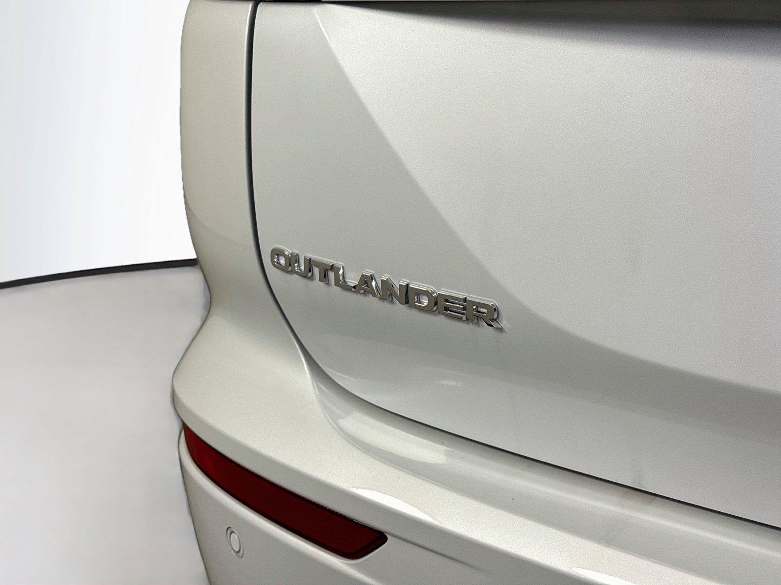 New 2026 Mitsubishi Outlander SE FWD image 35