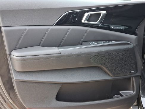 New 2026 Kia Carnival SX image 8