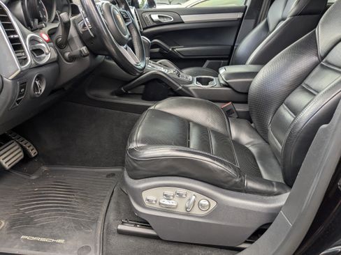 Used 2015 Porsche Cayenne Turbo AWD/4WD image 4