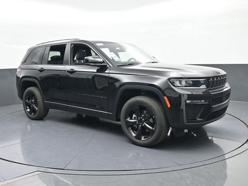 New 2026 Jeep Grand Cherokee Limited w/ Limited Altitude Package RWD image 8