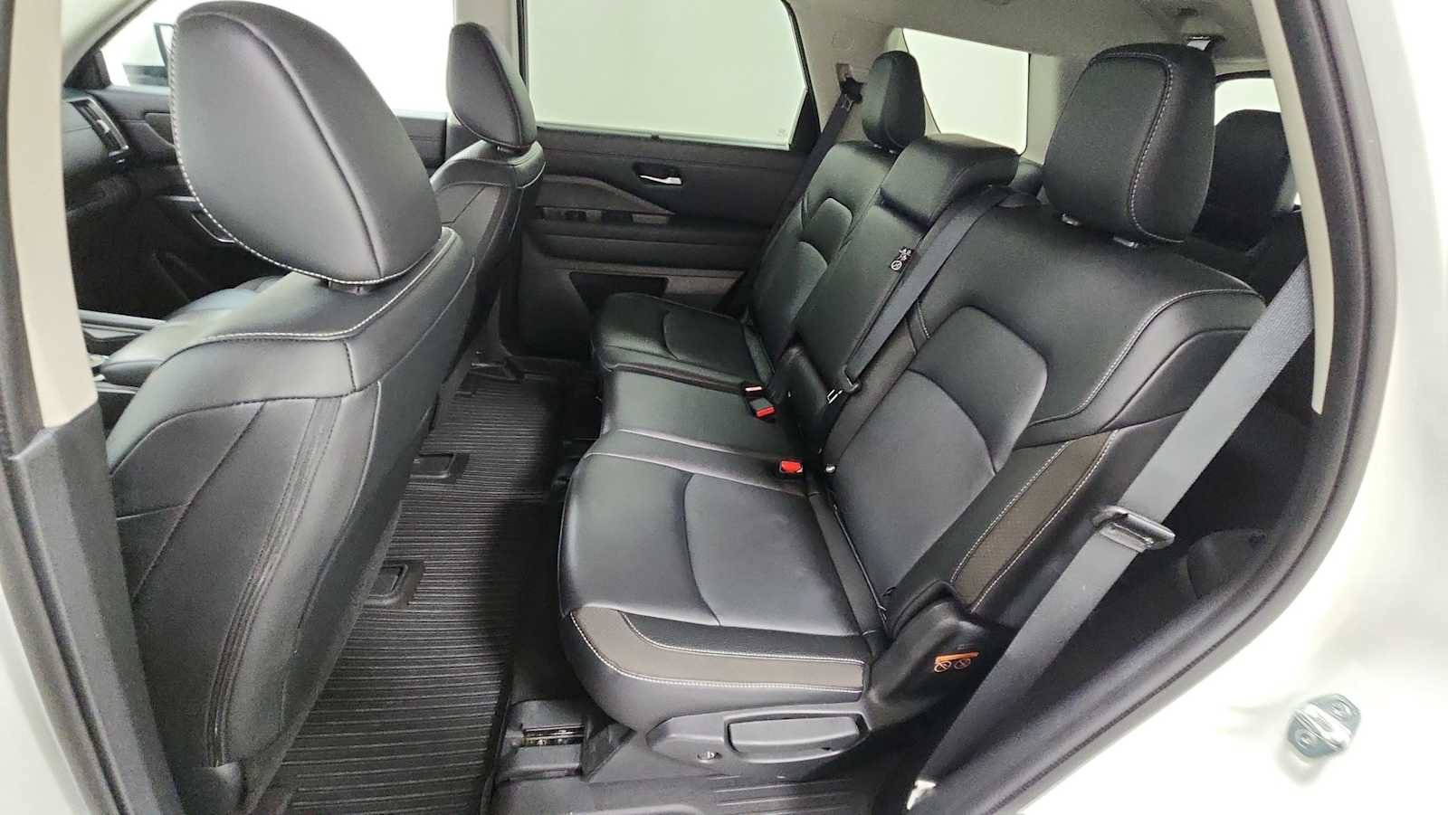 Used 2024 Nissan Pathfinder SL w/ Cargo Package AWD/4WD image 24