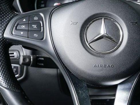 Used 2017 Mercedes-Benz GLC 300 image 9